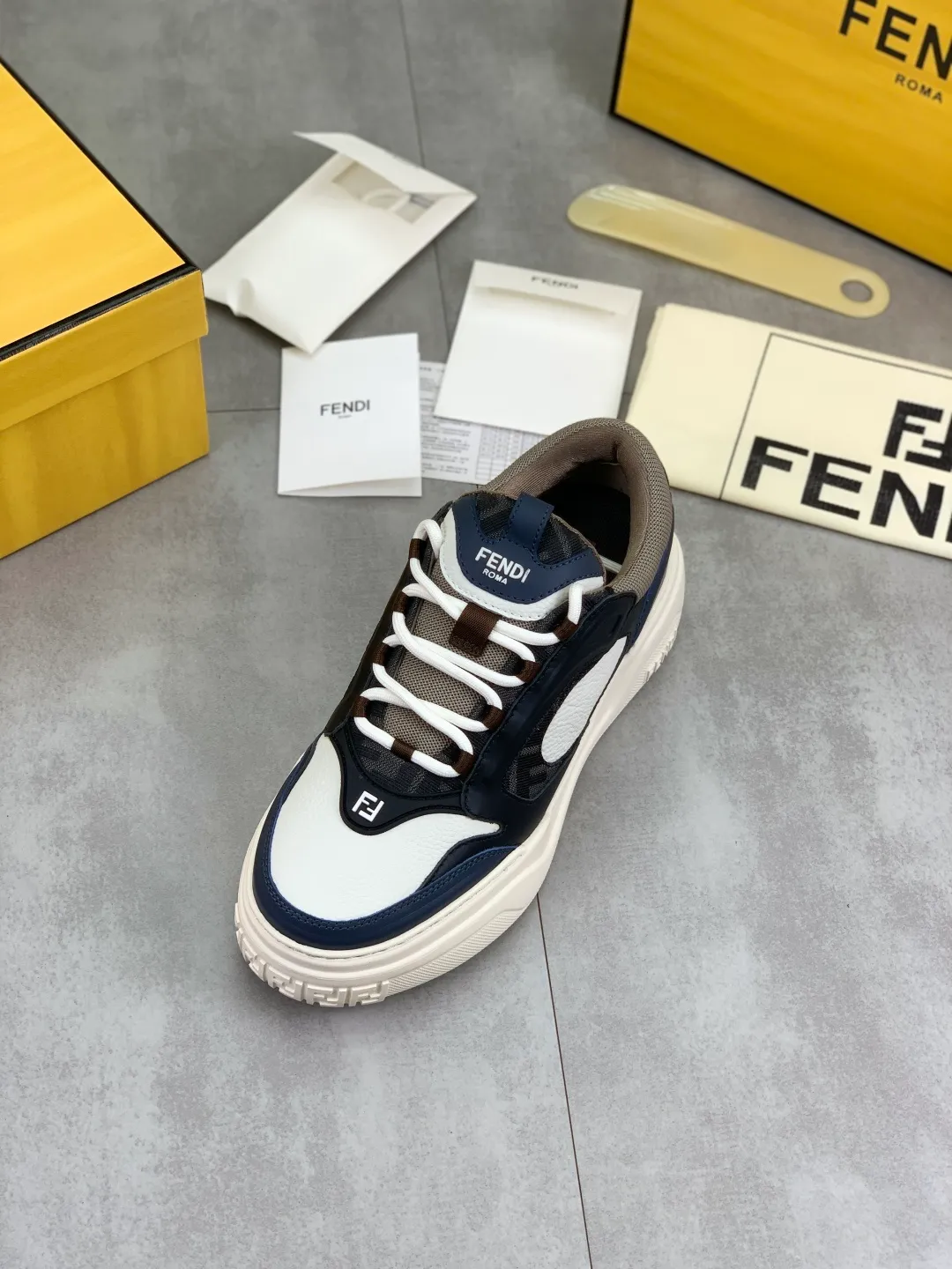 Men's men's shoes 💰P760 new style 💰💎💎💎 summer hot style [FENDI Fendi] top version 🆕New sneakers, wavy soles engraved with original words. Embossed Fendi Flow lettering on the heel. The upper is made of high-end calfskin and breathable materials. Original lining with tone-on-tone details decorated with innovative handcrafting techniques. Ultra-light and wear-resistant TPU and IP foam soles, overall lightweight and comfortable. Size:39-44 (38 45 can be customized)